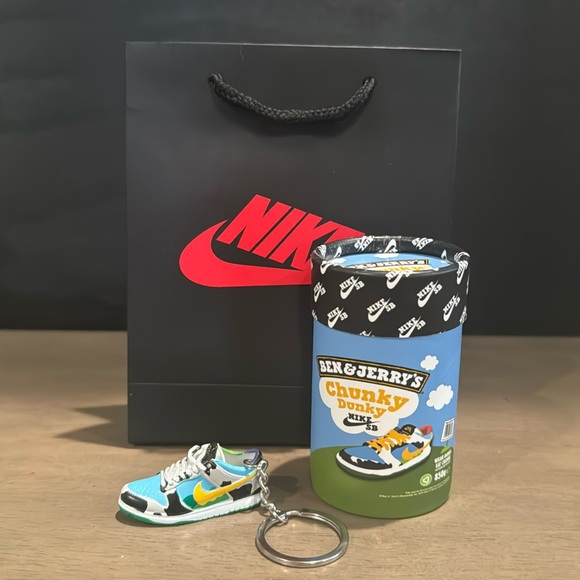 New 3 piece Ben & Jerry’s Chunky Dunky Nike sneaker keychain w/ canister and bag - Picture 2 of 7
